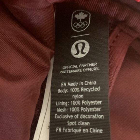 Lululemon team Canada future crossbody bag red - Picture 9 of 10